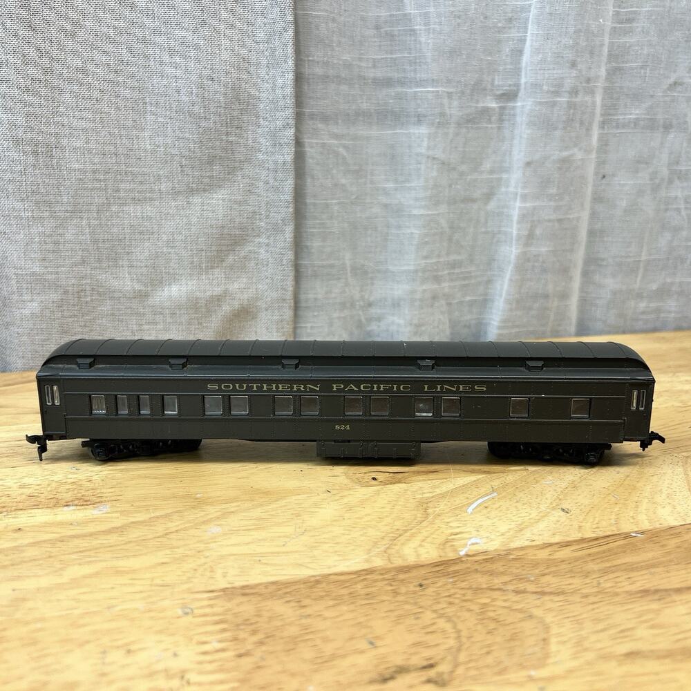 HO Athearn 824 Southern Pacific Passenger Car